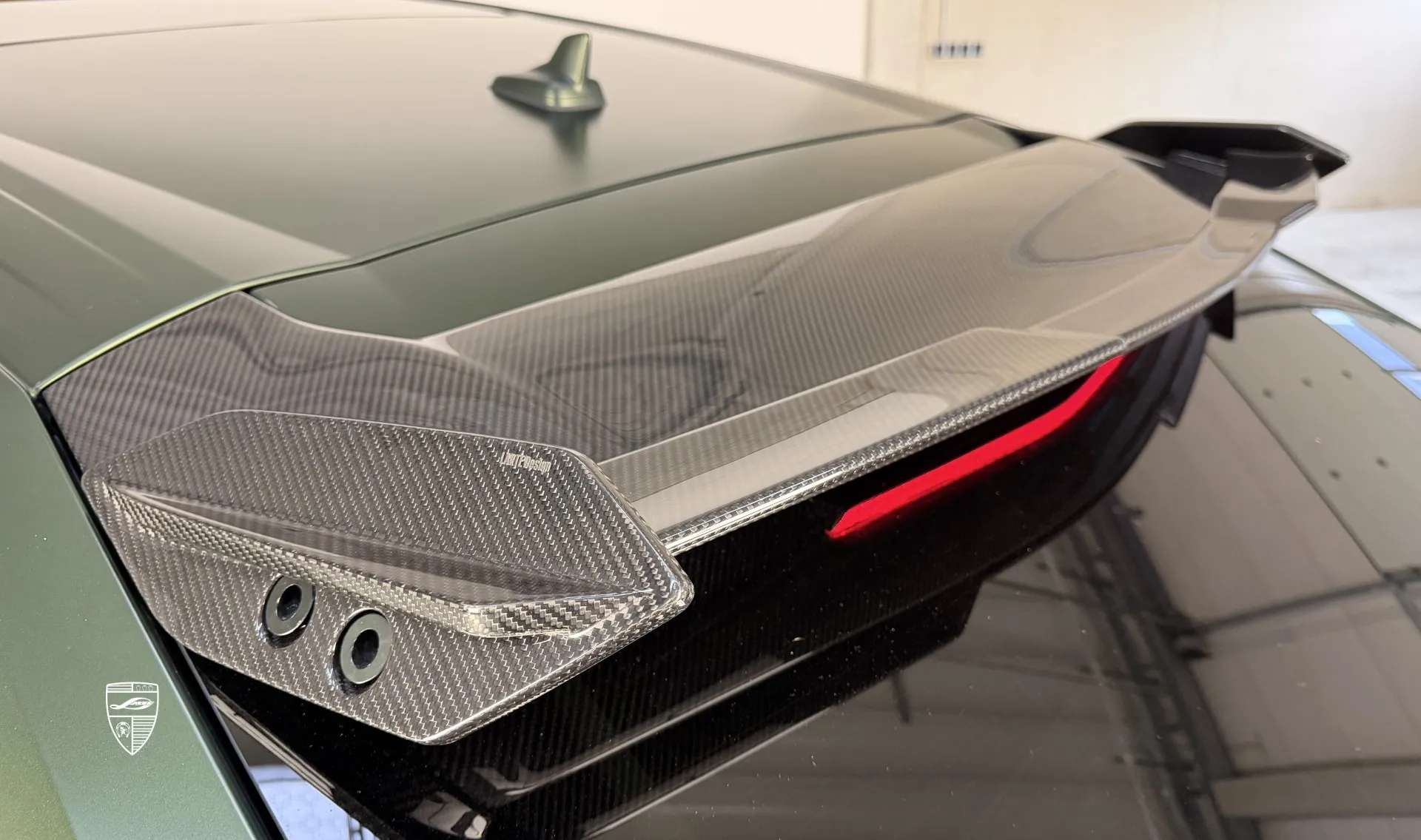 Спойлер для SUV Lamborghini URUS Performante от LARTE Design