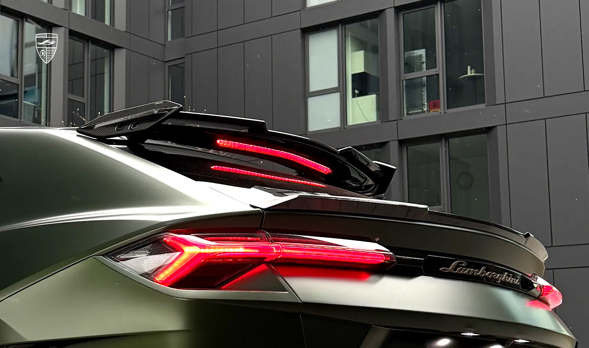 Спойлер для спортивного авто Lamborghini URUS Performante от LARTE Design