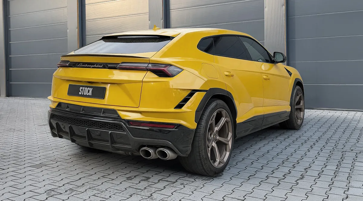 Вид сзади Lamborghini Urus Performante жёлтого цвета с диффузором и кастомным тюнингом