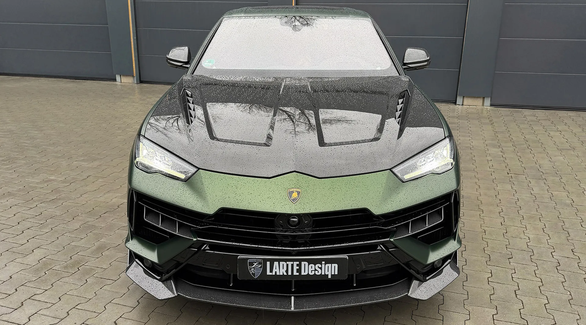 Перед под углом Lamborghini URUS Performante