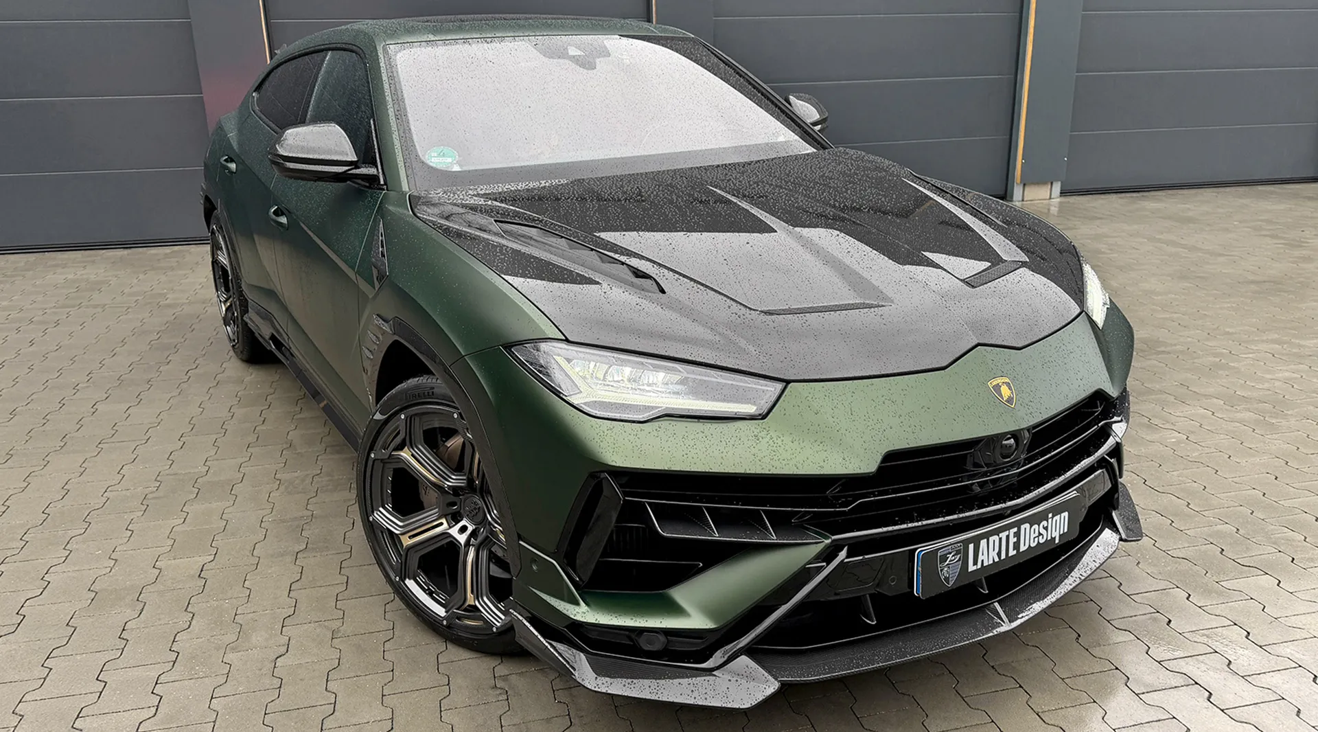 Перед Lamborghini URUS Performante с кастомным обвесом
