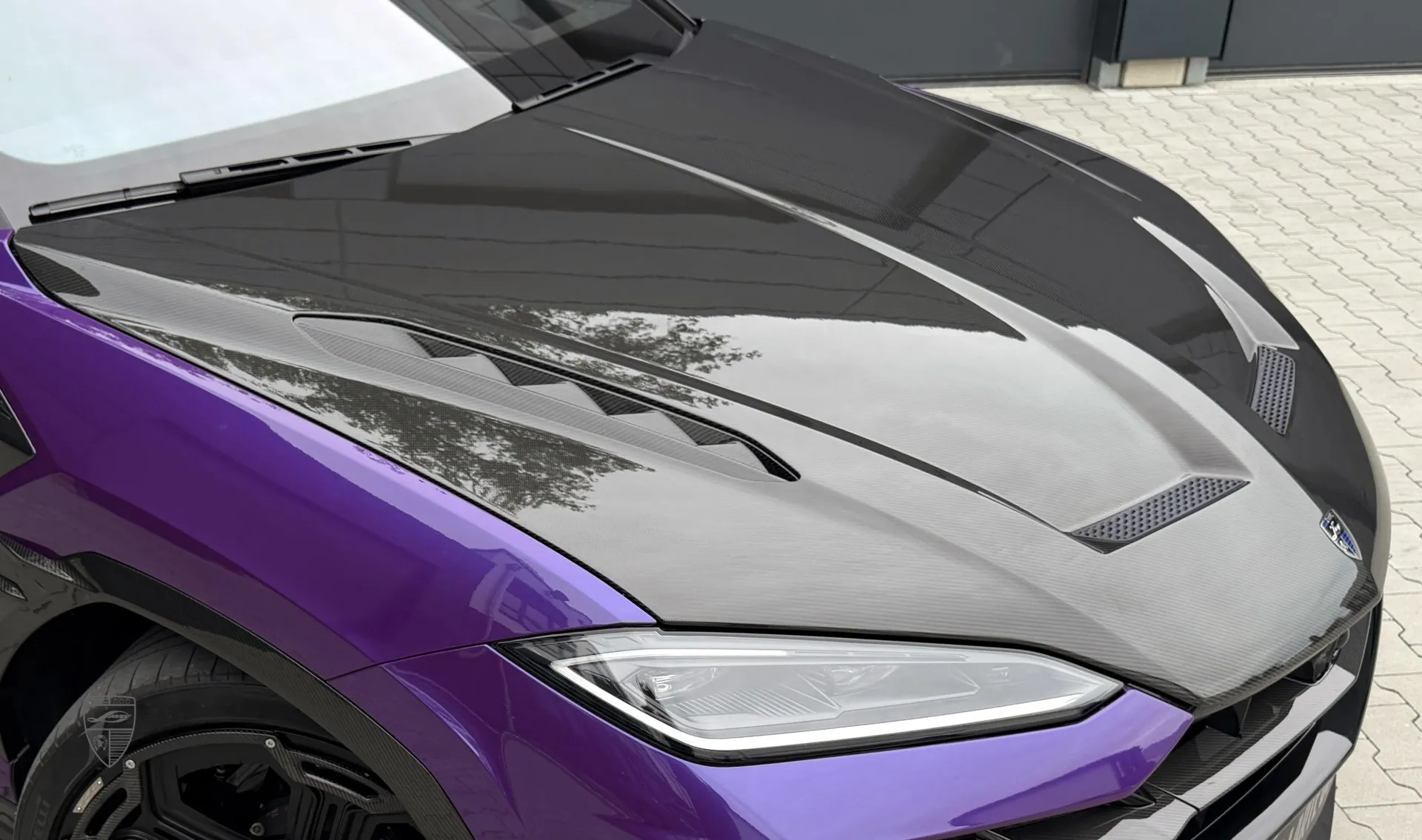 Капот в карбоне для авто класса люкс URUS SE от LARTE Design