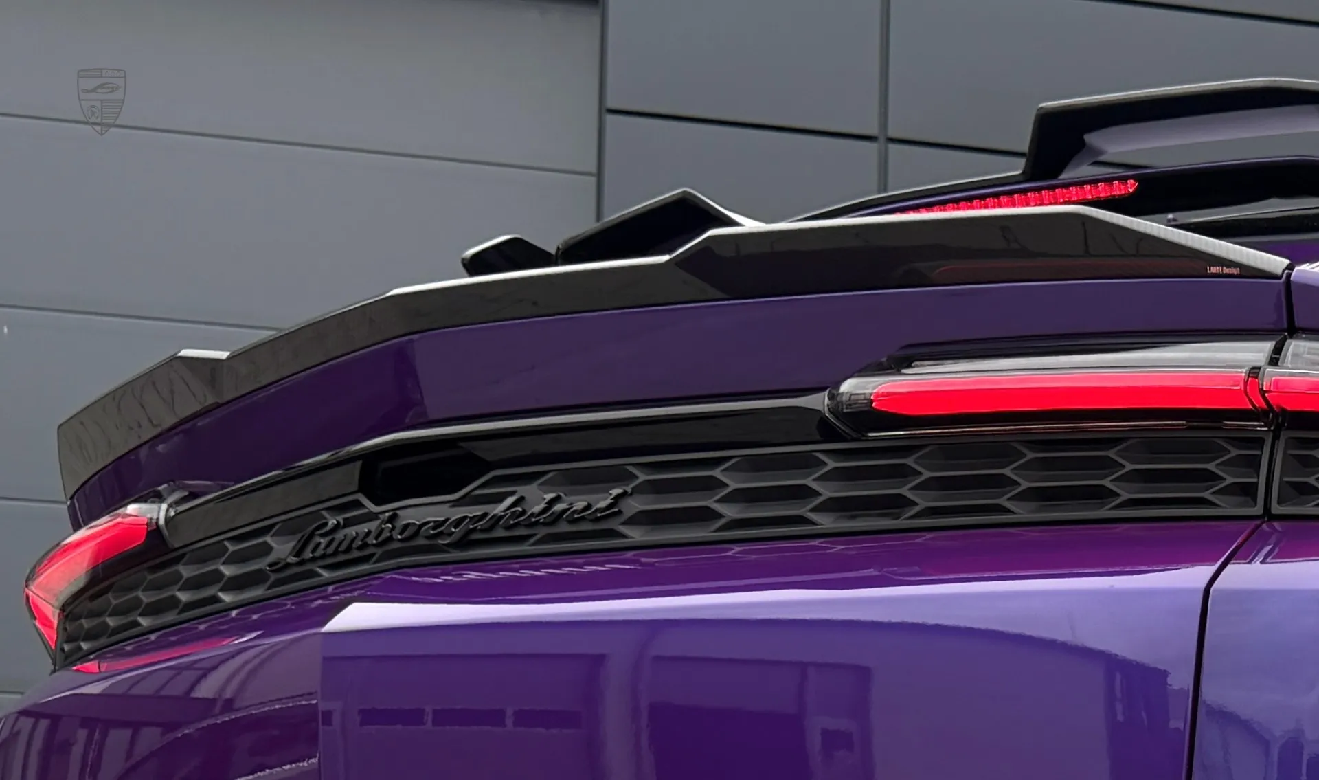 Спойлер в карбоне для спортивного авто URUS SE от LARTE Design