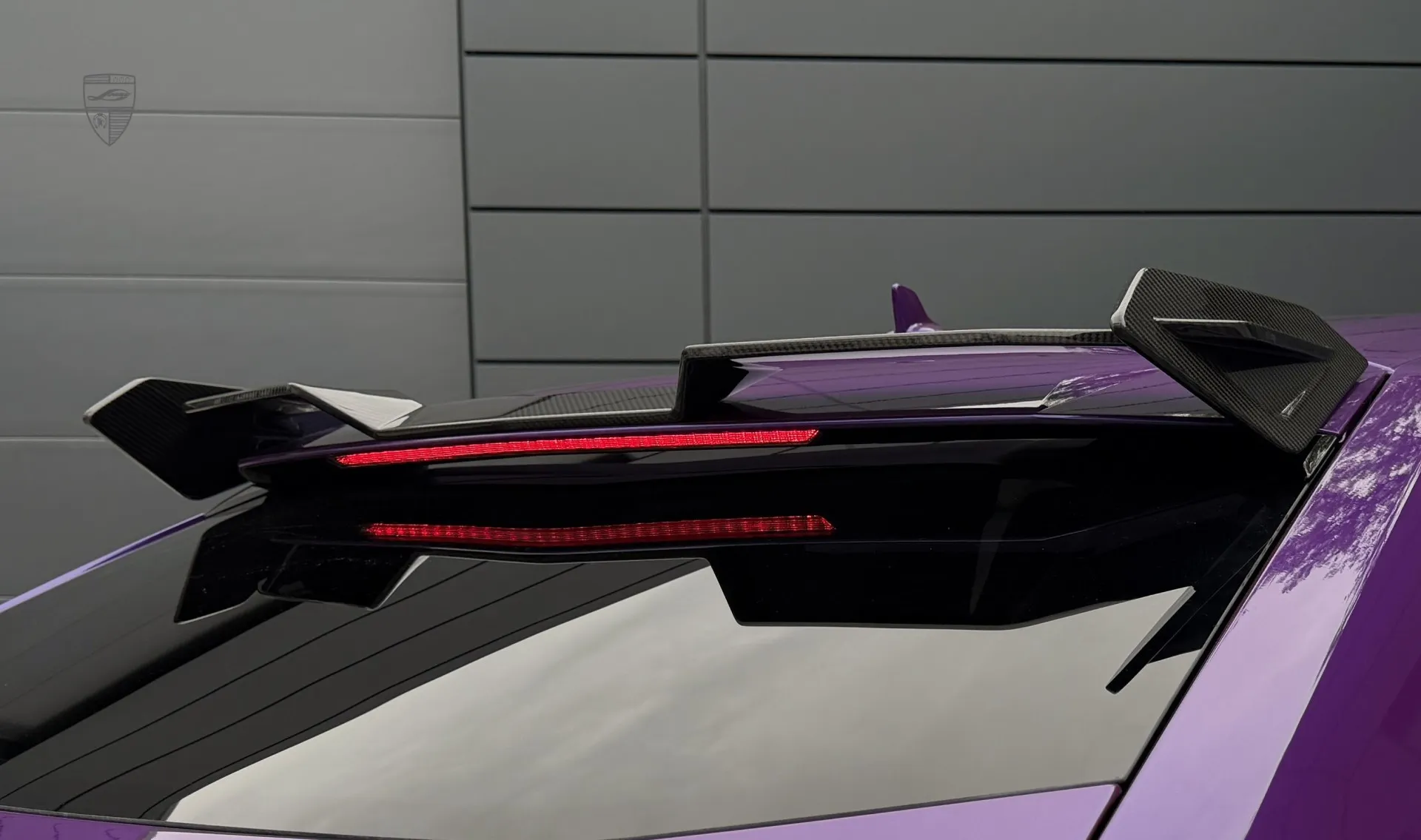 Спойлер на крыше в карбоне для авто класса люкс URUS SE от LARTE Design