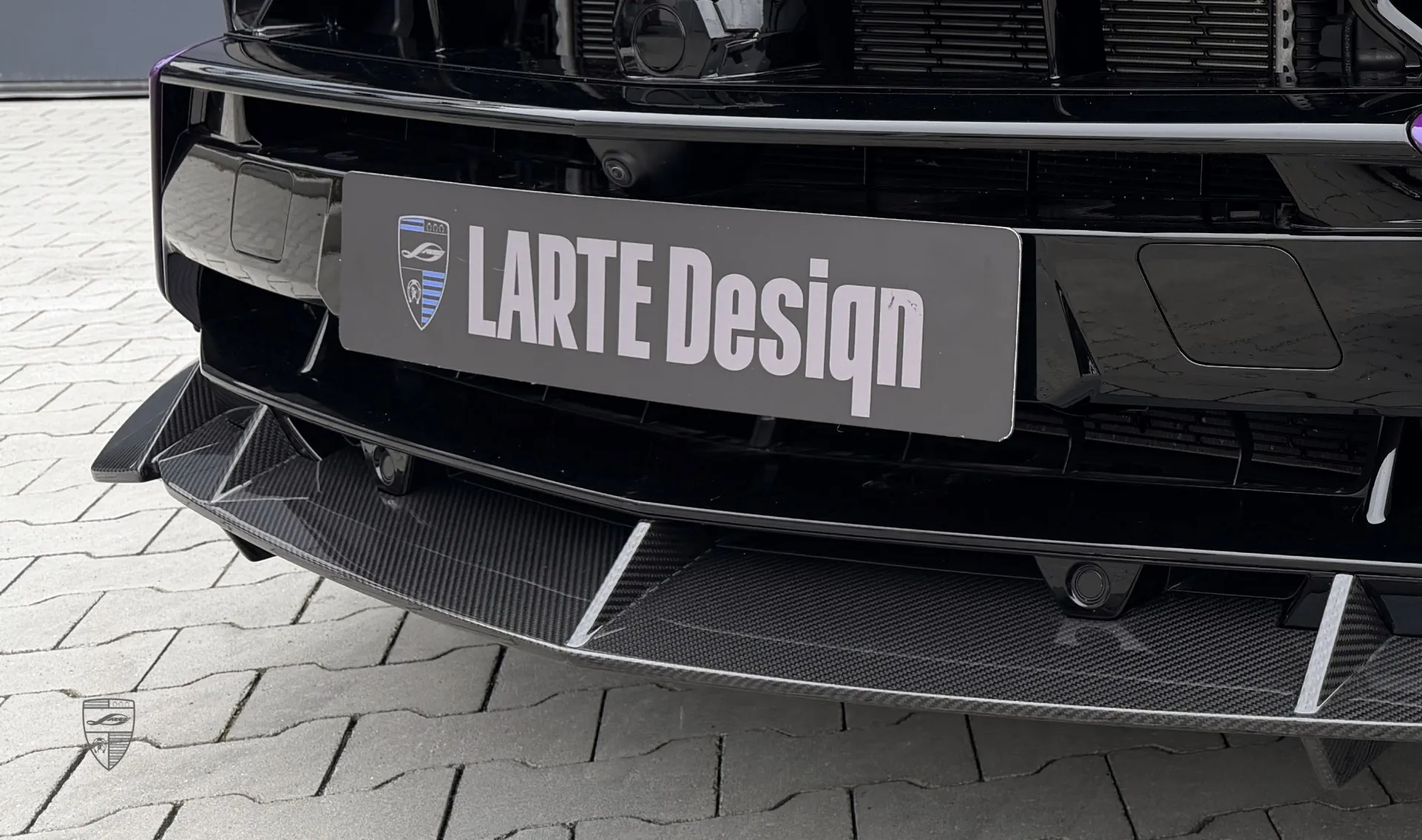Сплиттер переднего бампера в карбоне для авто класса люкс URUS SE от LARTE Design