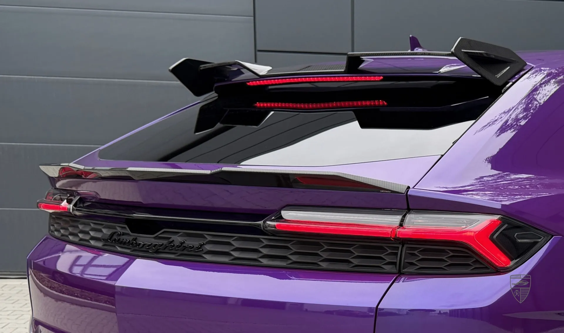Спойлер в карбоне для SUV URUS SE от LARTE Design