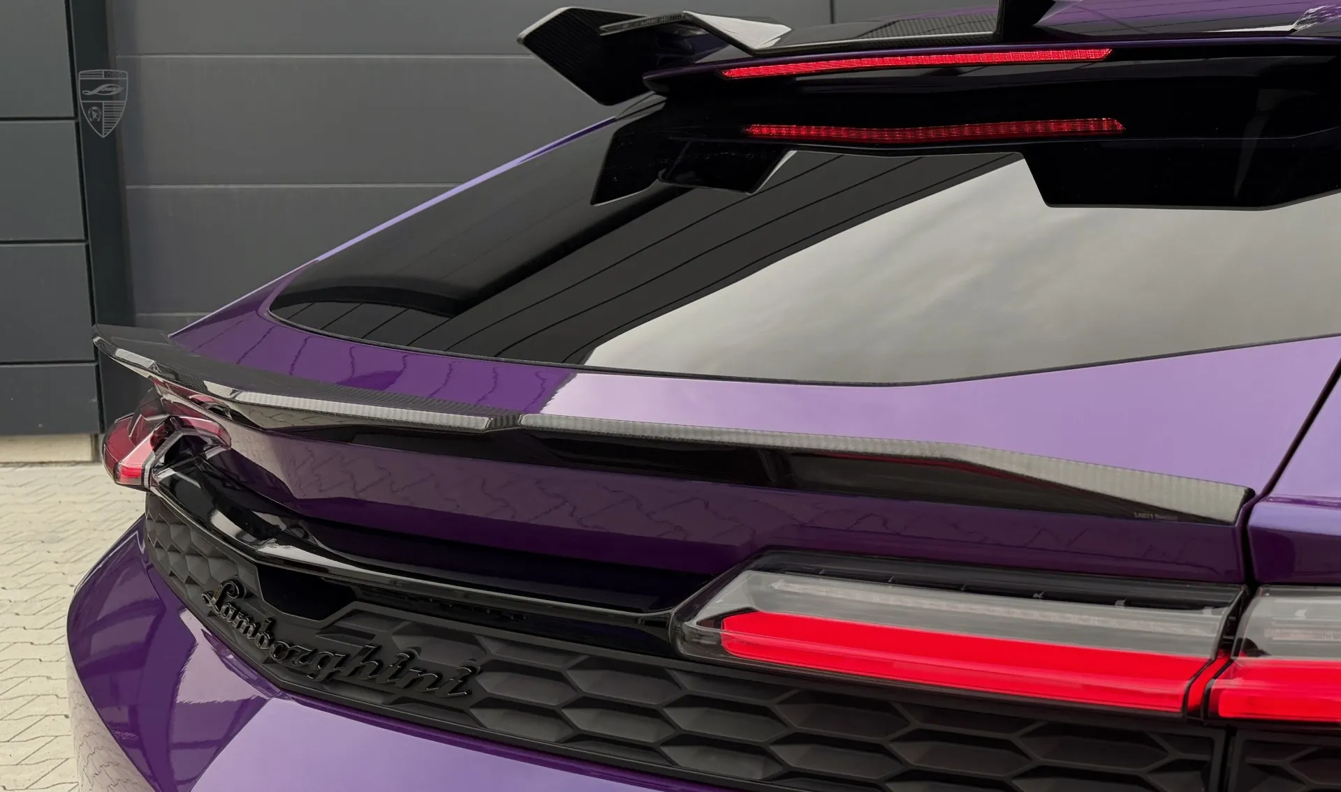 Спойлер в карбоне для авто класса люкс URUS SE от LARTE Design