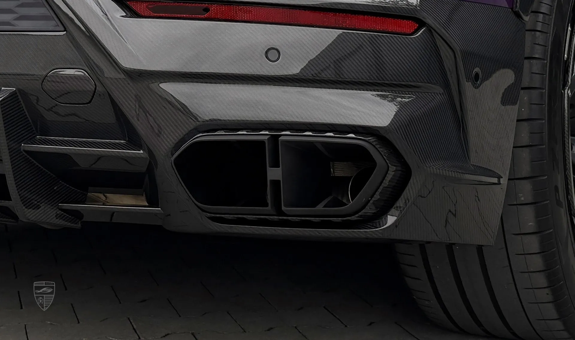 Насадки на выхлоп в  кузовном комплекте для Lamborghini URUS SE от LARTE Design