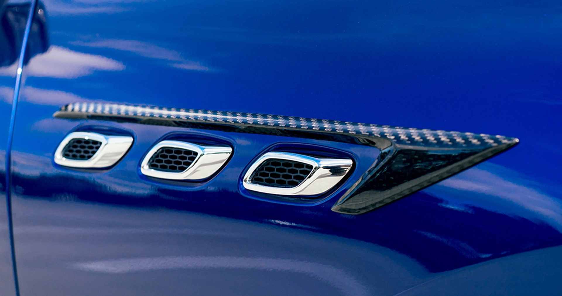 Заказать эксклюзивную накладку на багажник для Maserati Levante GT V 8 Bianco/White /2018/2019/2020/2021/2022