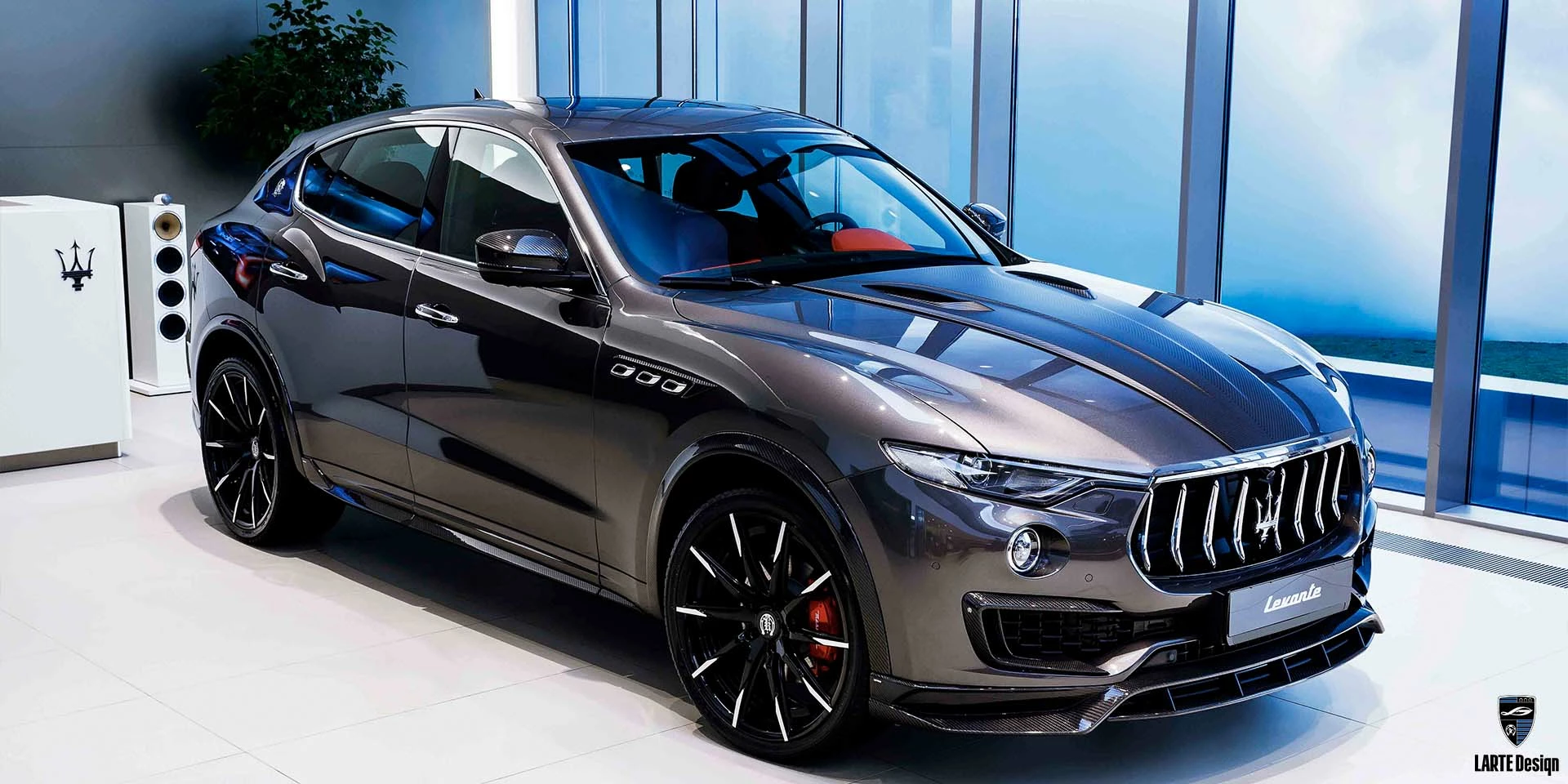 Заказать обвес из углеродного волокна для Maserati Levante GT V 8 мощностью 580 л.с. Серый 2024