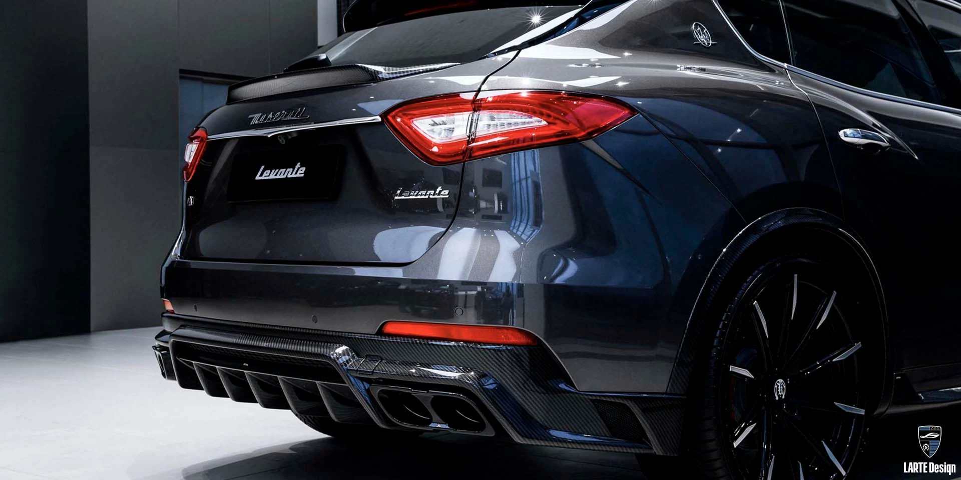 Закажите новые наконечники выхлопных газов из углеродного волокна для Maserati Levante GT V 8 мощностью 580 л.с. серого цвета 2023