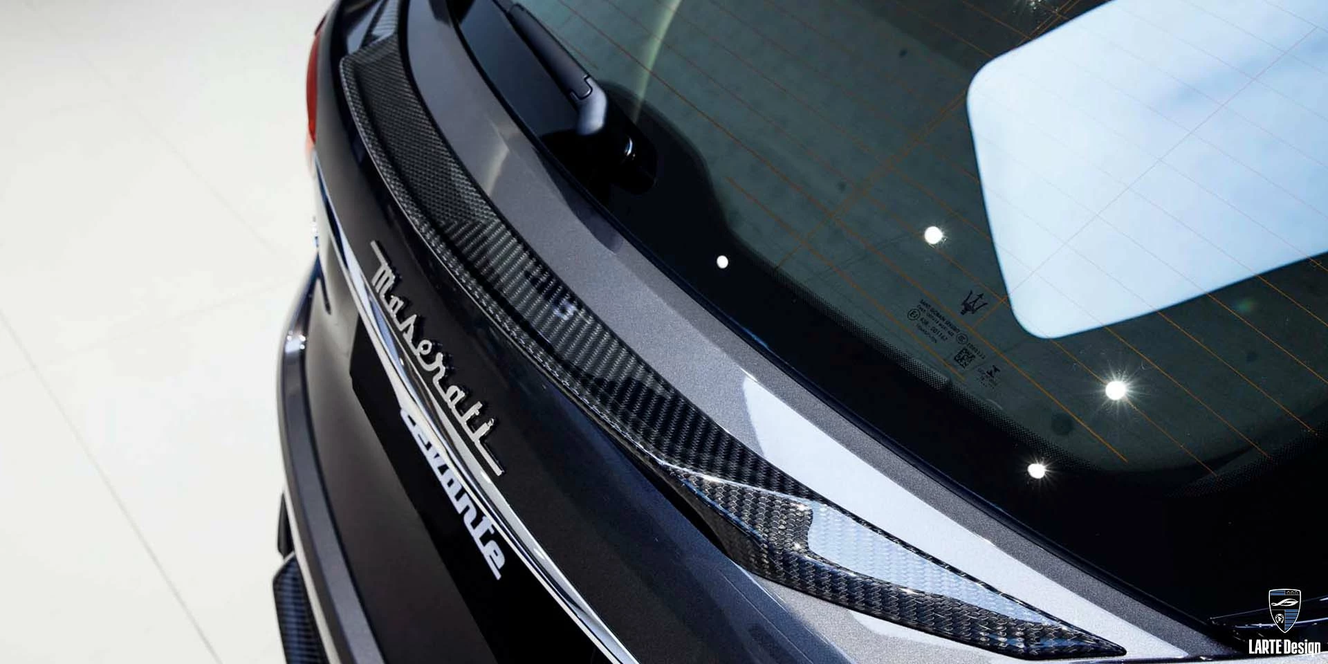 Купить верхний спойлер из углеродного волокна для Maserati Levante GT V 8 мощностью 580 л.с. Серый 2023