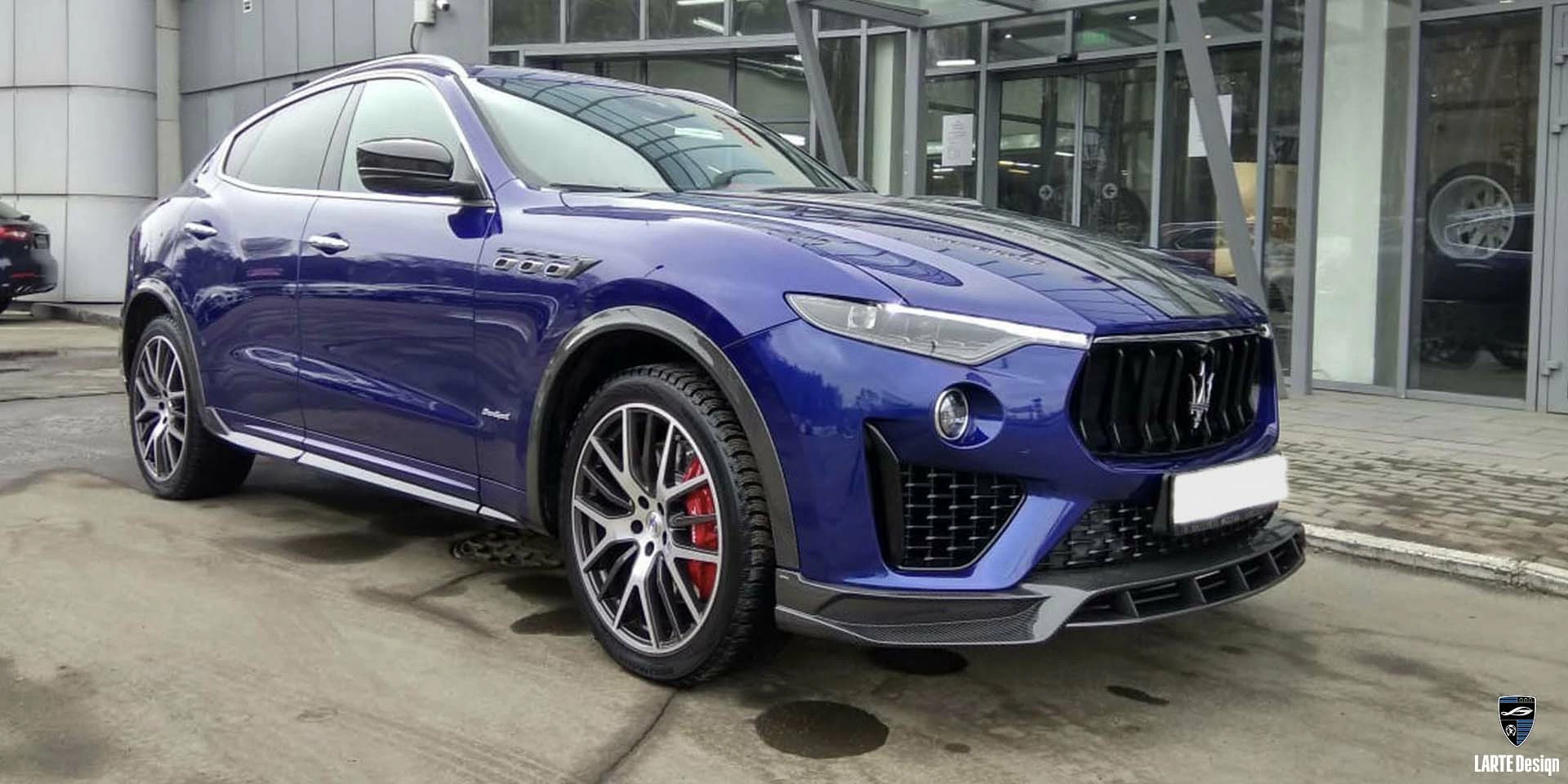 Приобретите передний сплиттер из углеродного волокна для Maserati Levante GT V 8 мощностью 580 л.с. синего цвета