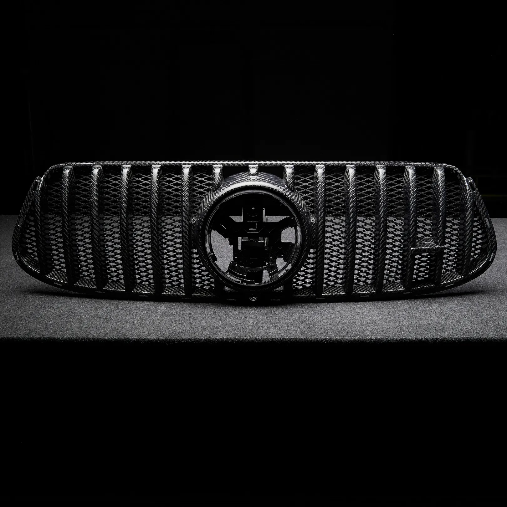 Карбоновая решетка радиатора для спортивного авто Mercedes GLE Coupe AMG 63/63s C167 Facelift от LARTE Design