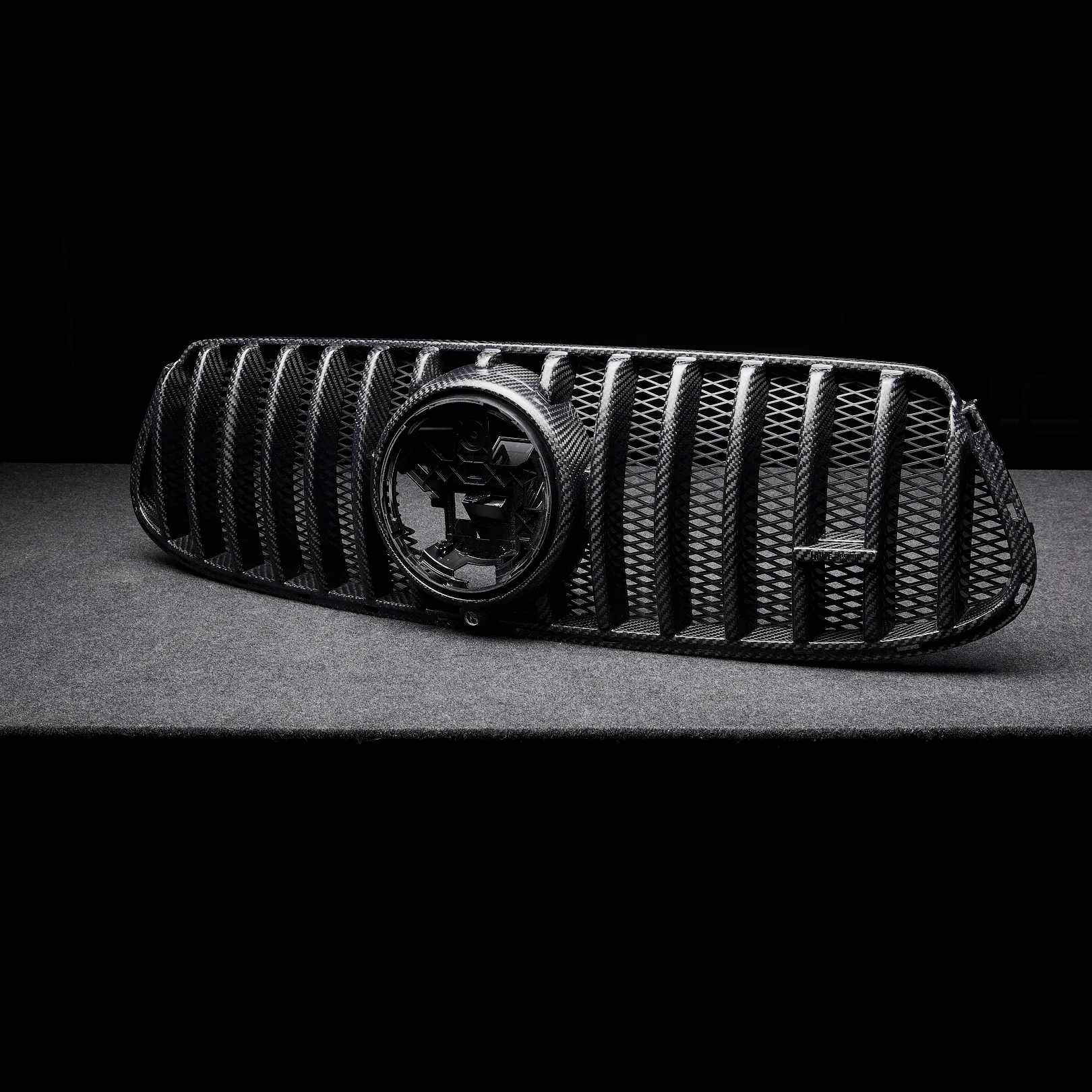 Карбоновая решетка радиатора для SUV Mercedes GLE Coupe AMG 63/63s C167 Facelift от LARTE Design