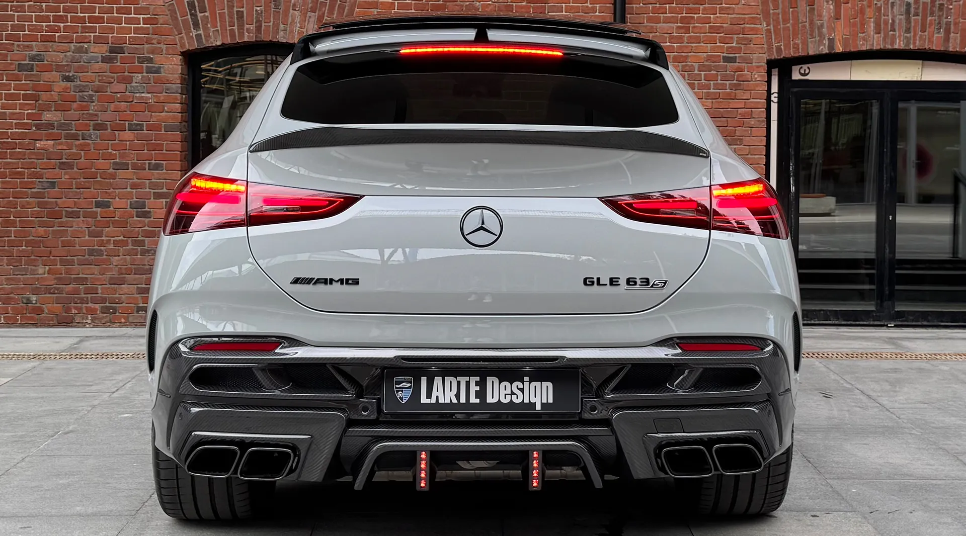 Задний профиль Mercedes GLE coupe AMG 63 C167 Facelift с кастомным тюнингом