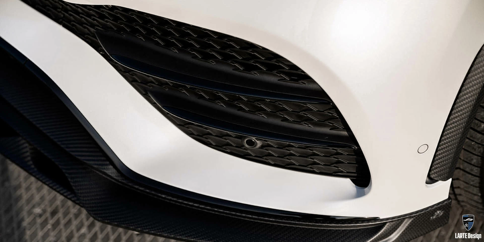 Купить аксессуары из углеродного волокна для Mercedes-Benz GLE Coupe 53 4MATIC+ С 167 MANUFAKTUR Diamond White metallic 2024
