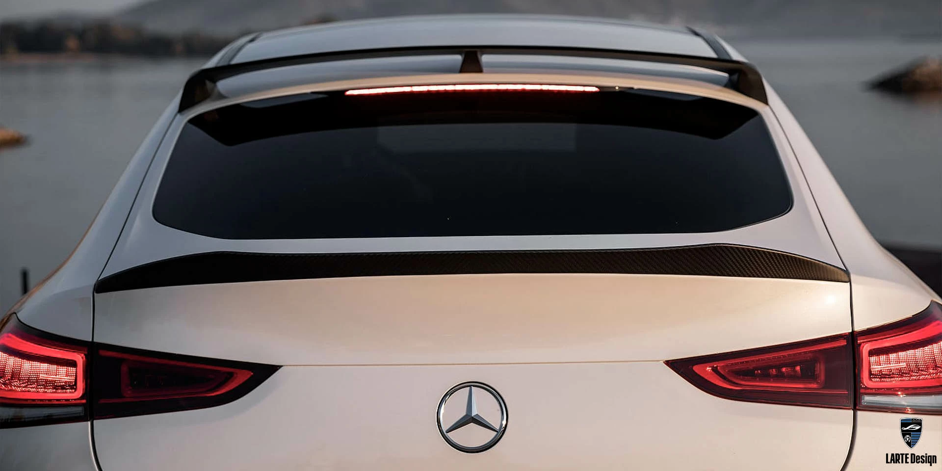 Купить спойлер из углеродного волокна для Mercedes-Benz GLE Coupe 53 4MATIC+ С167 MANUFAKTUR Diamond White metallic 2024