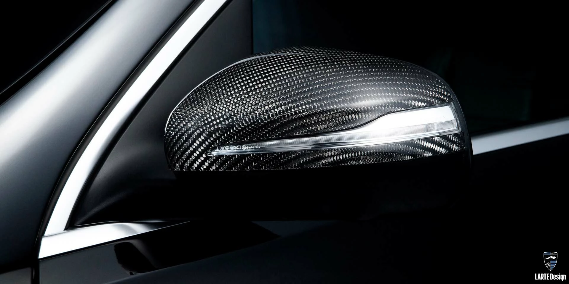 Купить Изготовленные на заказ зеркальные чашки из углеродного волокна для Mercedes Benz GLS 450 4MATIC Premium Plus Х166 MANUFAKTUR Obsidian Black metallic