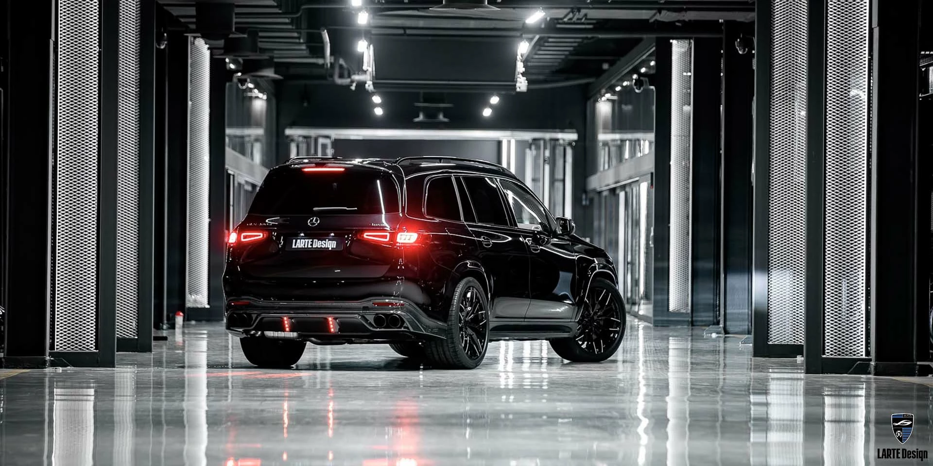 Купить Изготовленный на заказ обвес из углеродного волокна для Mercedes Benz GLS 450 4MATIC Premium Plus Х166  MANUFAKTUR Obsidian Black metallic