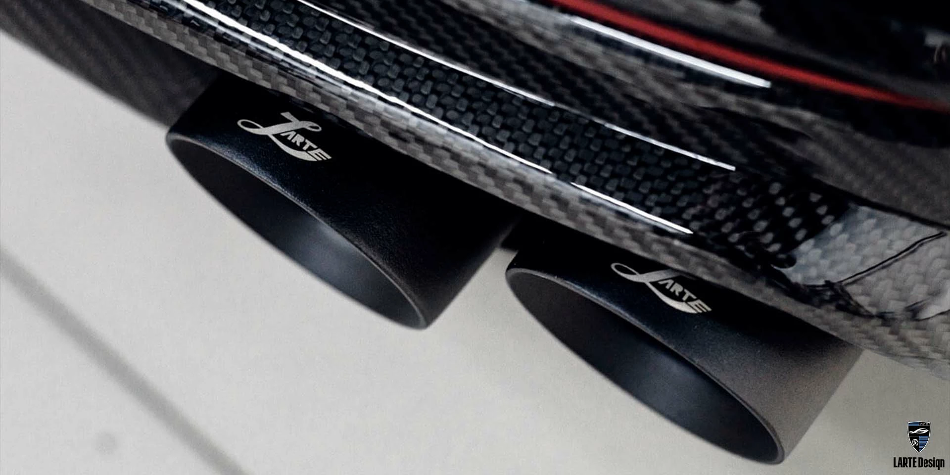 Купить Изготовленную на заказ выхлопную систему из углеродного волокна с прямыми патрубками для Mercedes Benz GLS 450 4MATIC Premium Plus Х166  MANUFAKTUR Obsidian Black metallic