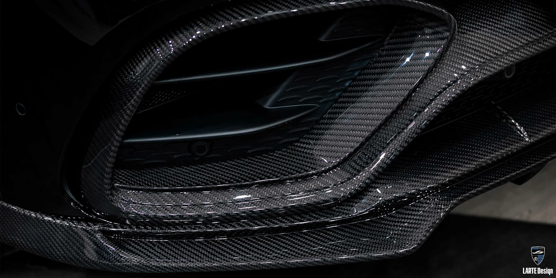 Купить накладку из углеродного волокна для Mercedes Benz GLS 63 AMG 4MATIC+ Х167 M 177 DE 40 AL Obsidian Black metallic
