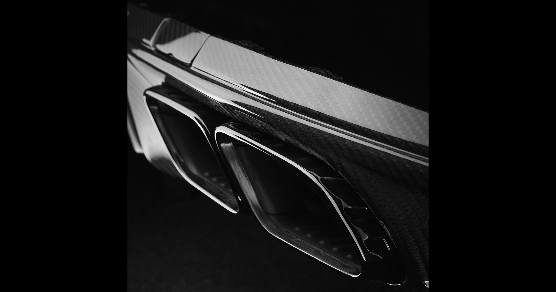 Премиальные насадки на глушитель для Mercedes-AMG GT 43 4MATIC X290 2023