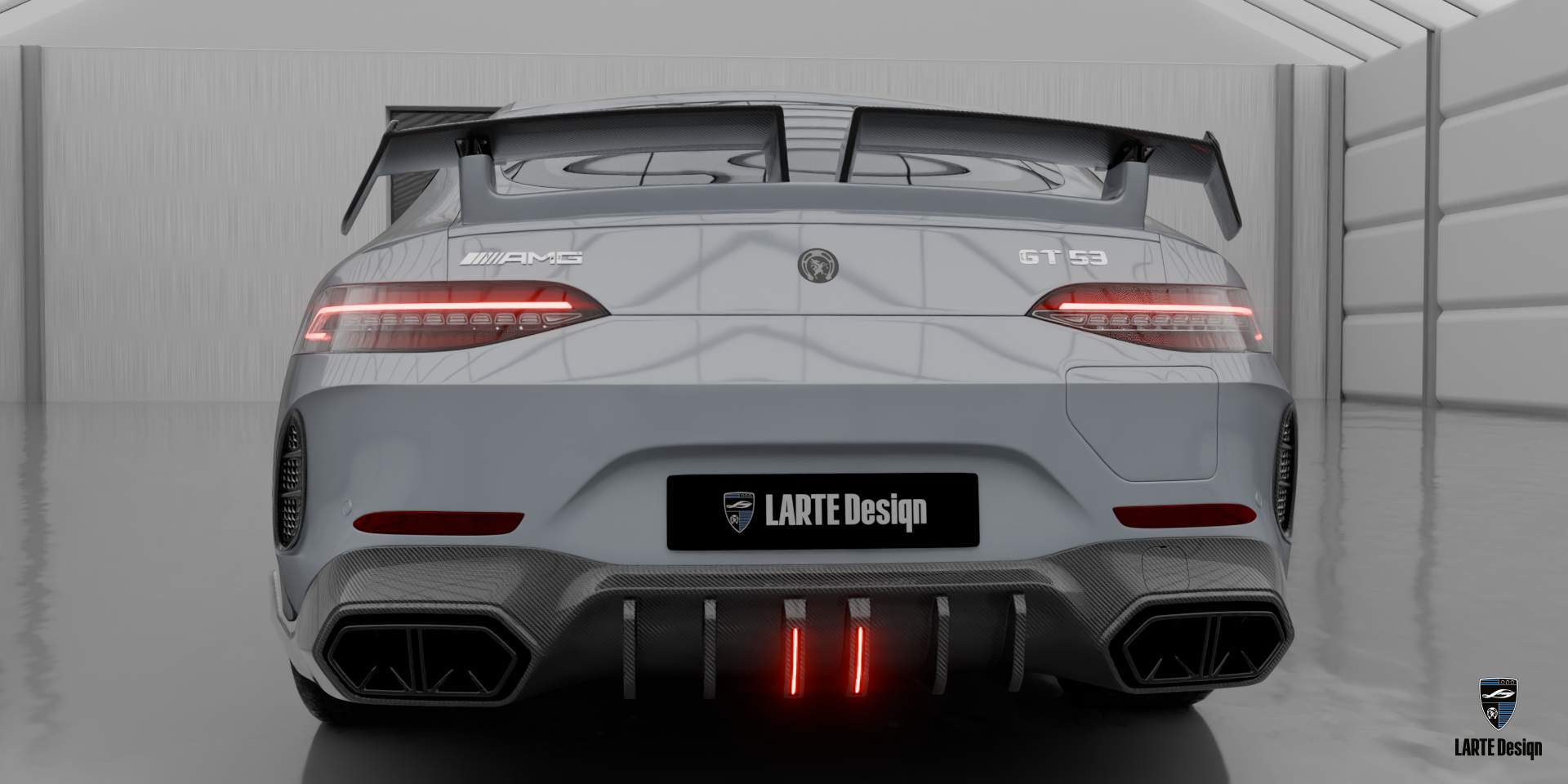Mercedes GT AMG 53 Facelift 2026 года – серебристый цвет, внешний пакет обвеса и резкие линии