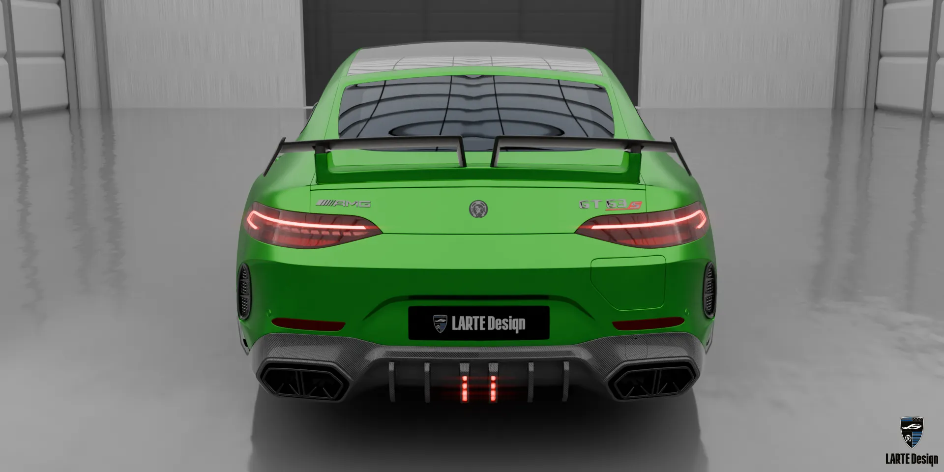 Задний вид Mercedes AMG GT 63s Facelift с задним диффузором и улучшенной системой выхлопа