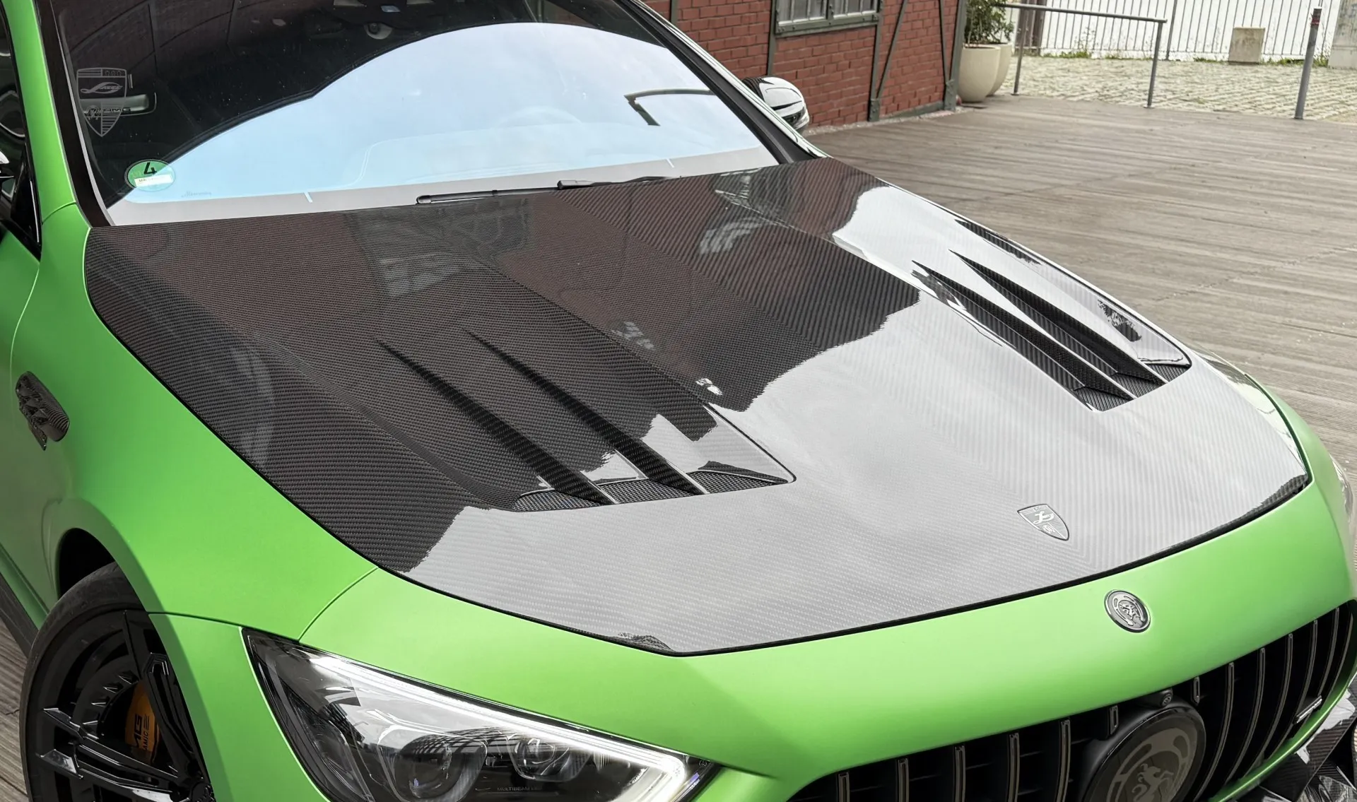 Капот в карбоне для авто класса люкс Mercedes GT 63s AMG от LARTE Design