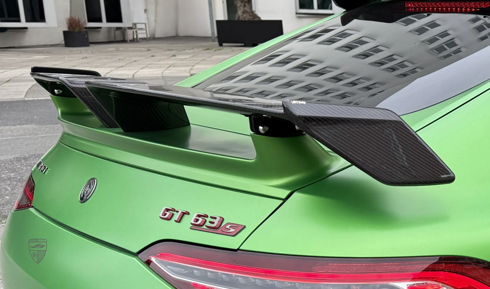 Спойлер в карбоне для авто класса люкс Mercedes GT 63s AMG от LARTE Design