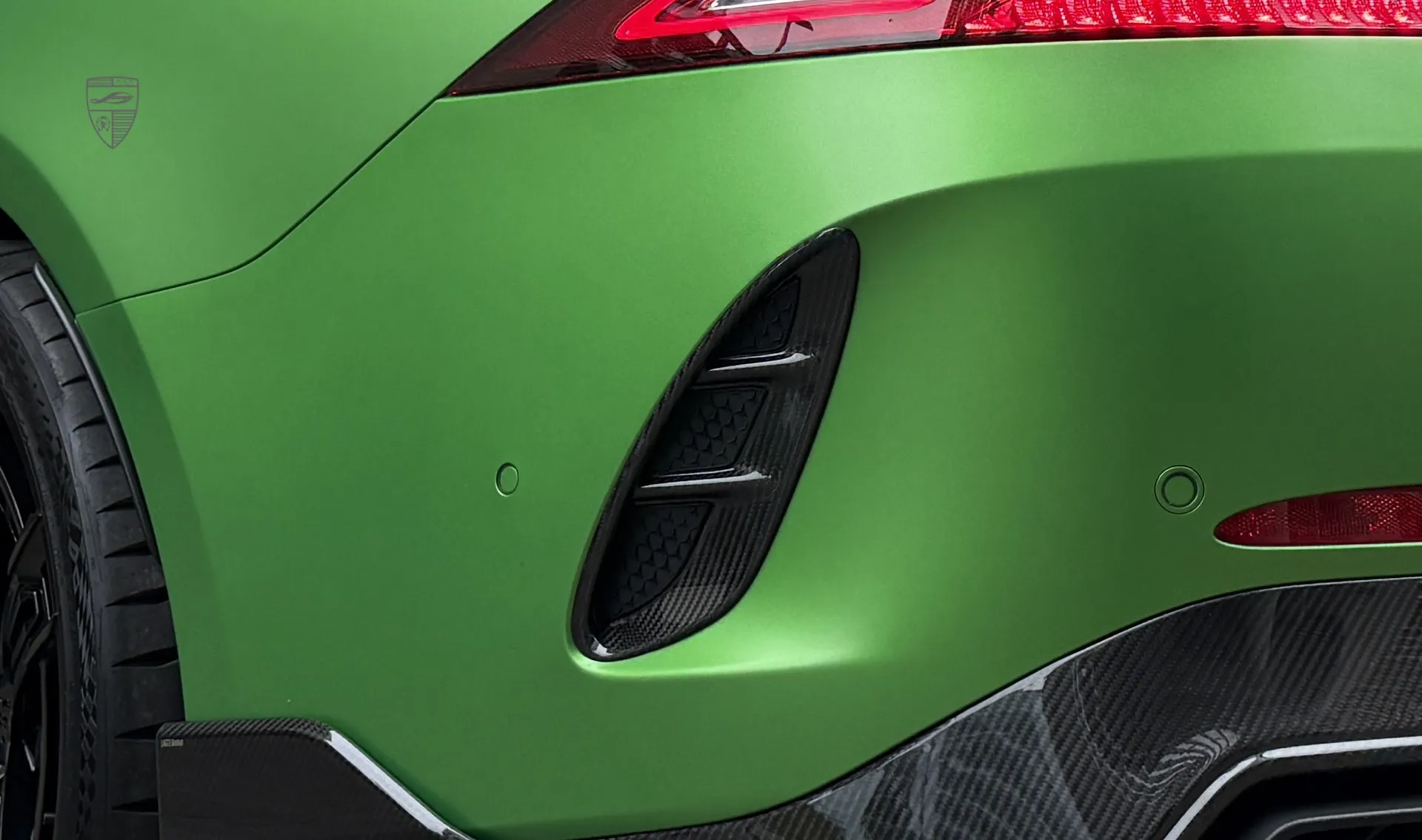 Накладка заднего бампера в карбоне для авто класса люкс Mercedes GT 63s AMG от LARTE Design