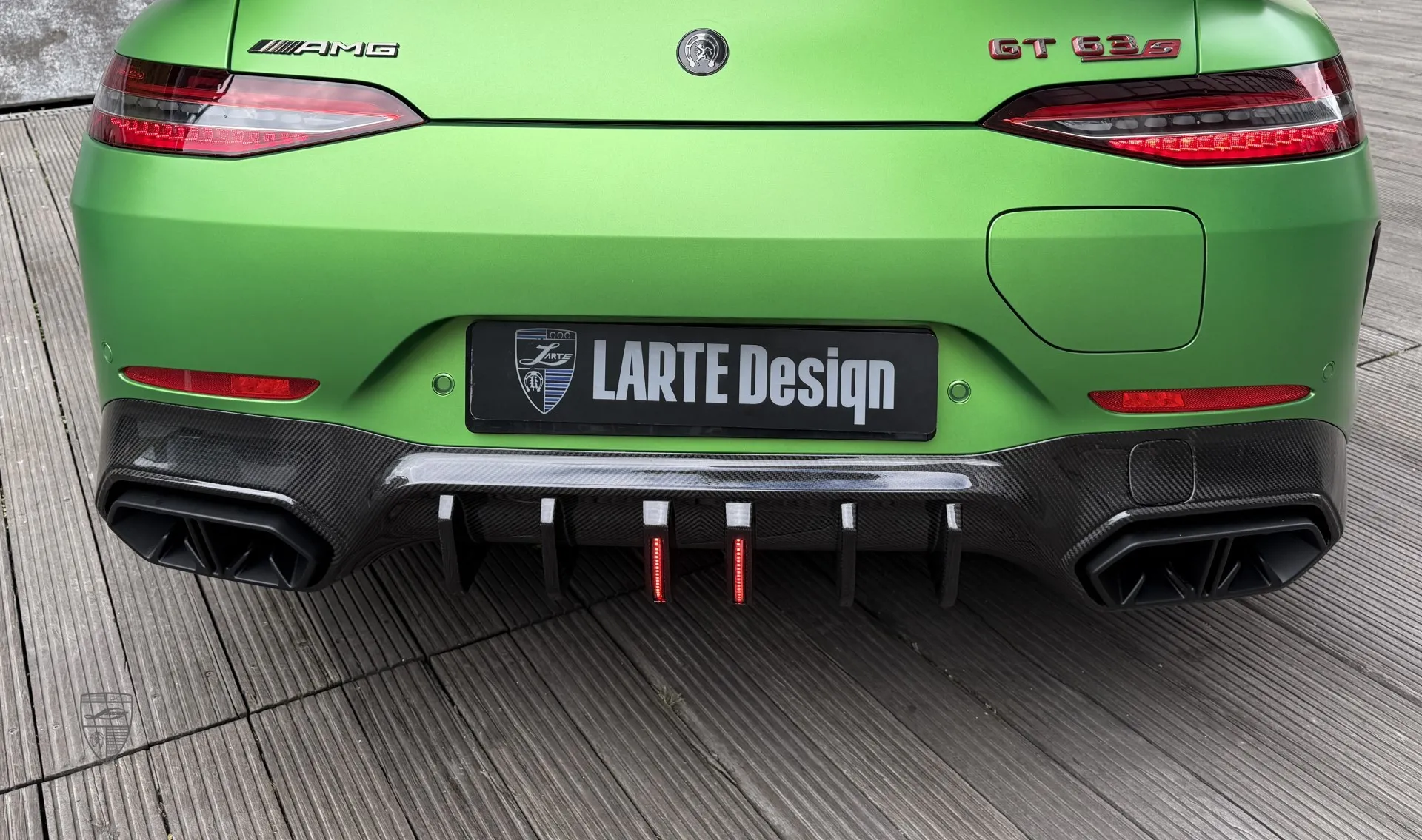 Диффузор в карбоне для авто класса люкс Mercedes GT 63s AMG от LARTE Design