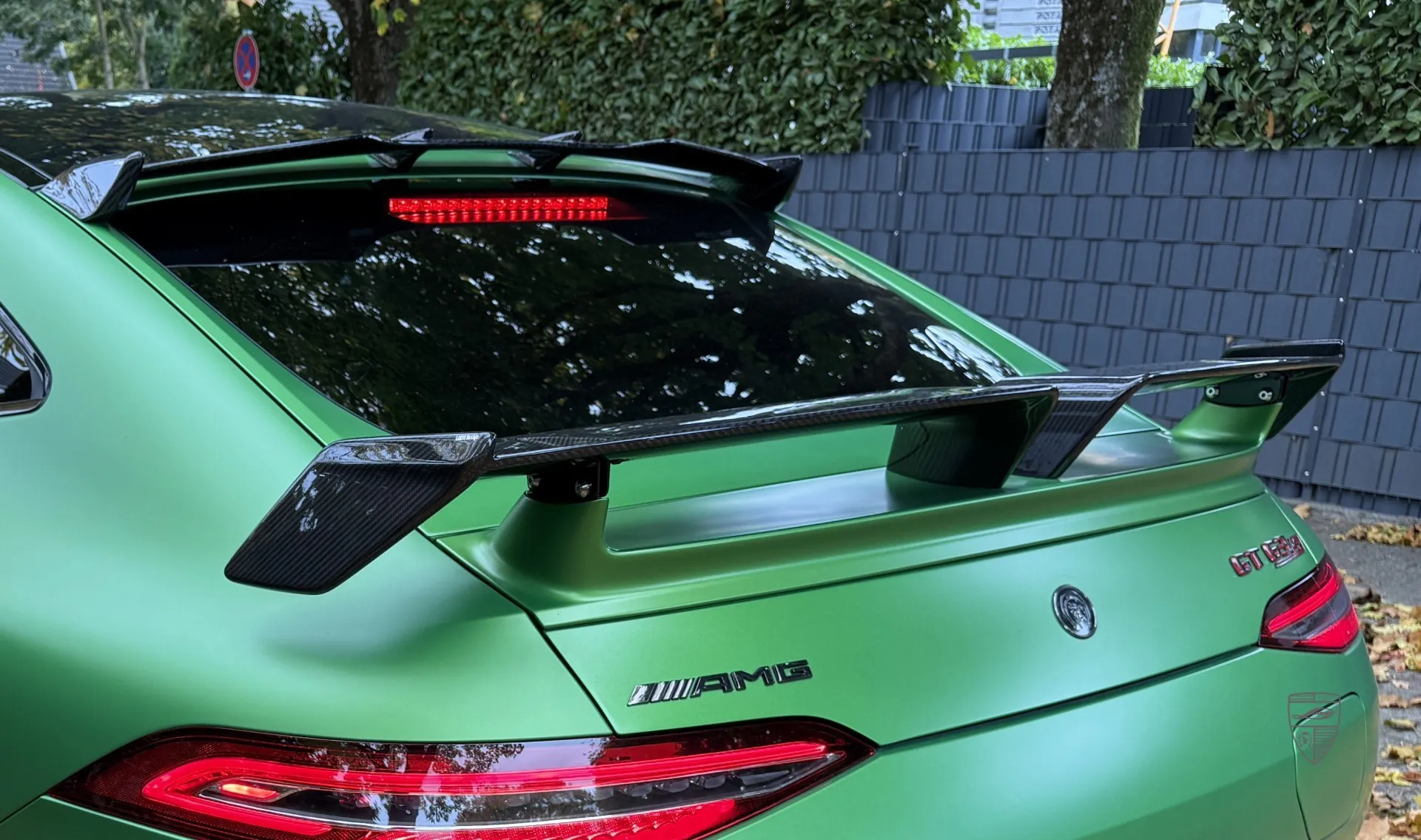 Спойлер на крышу в карбоне для седана Mercedes GT 63s AMG от LARTE Design