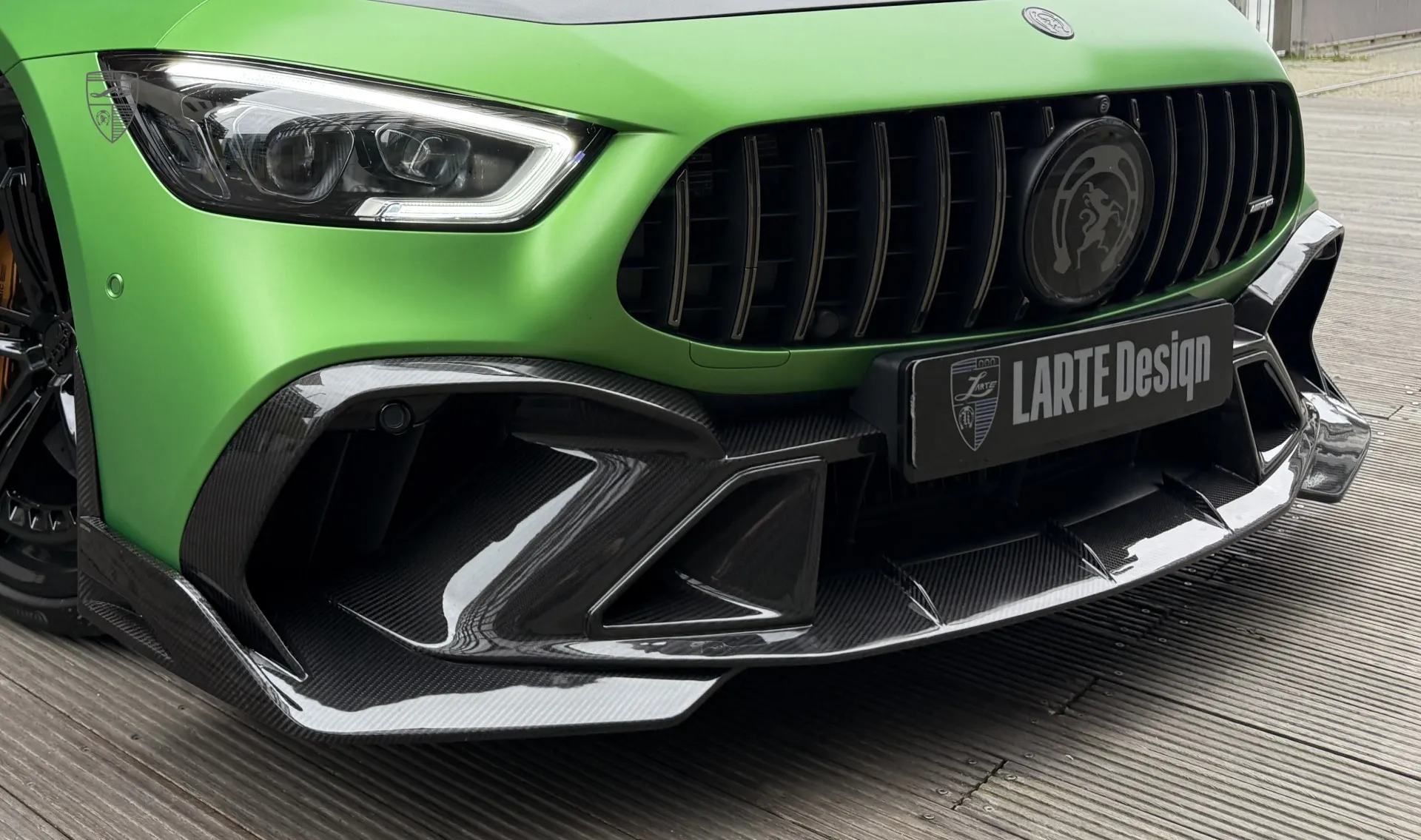 Сплиттер переднего бампера в карбоне в обвесе для Mercedes GT 63s AMG от LARTE Design