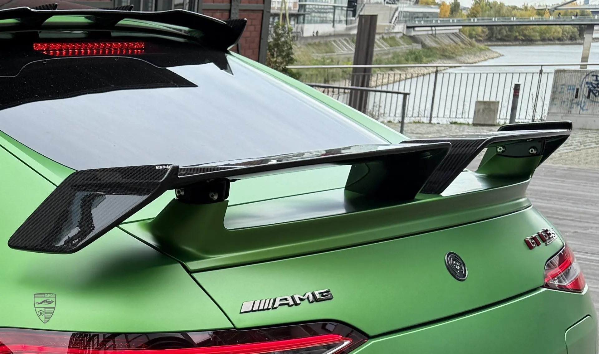 Спойлер в карбоне для седана Mercedes GT 63s AMG от LARTE Design