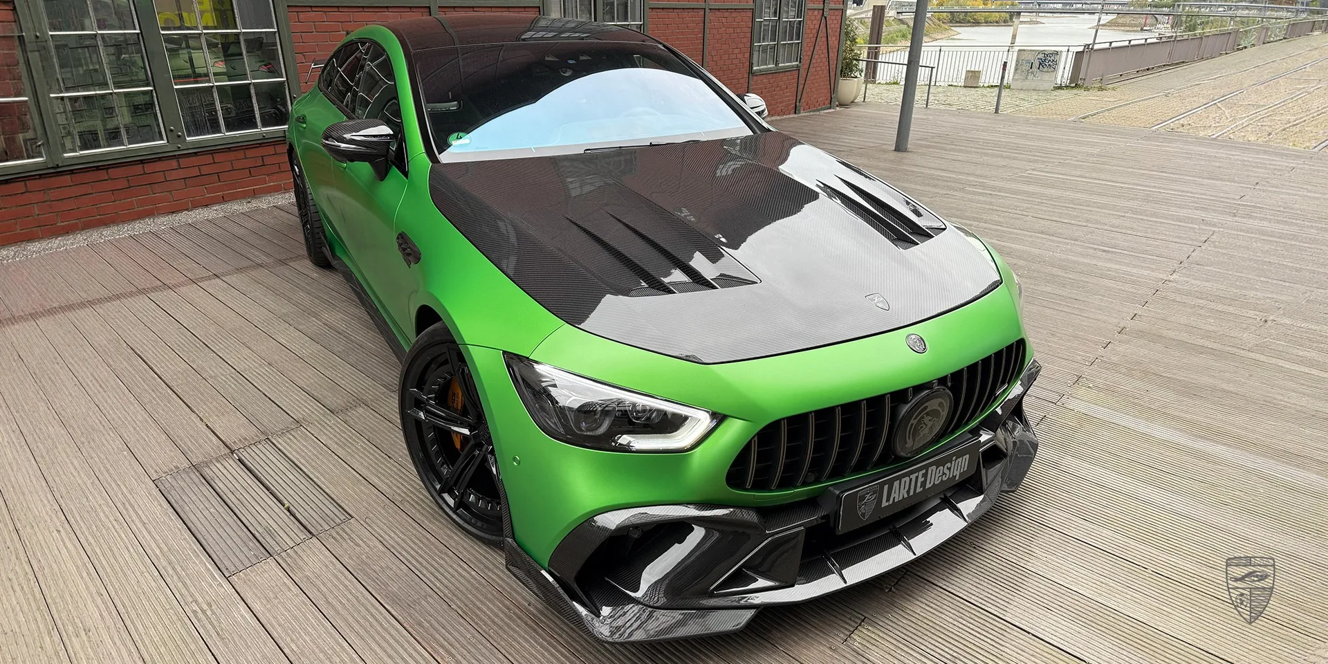 Карбоновый капот AMG GT 63 — премиальный вид с функциональными прорезями и плетением карбона