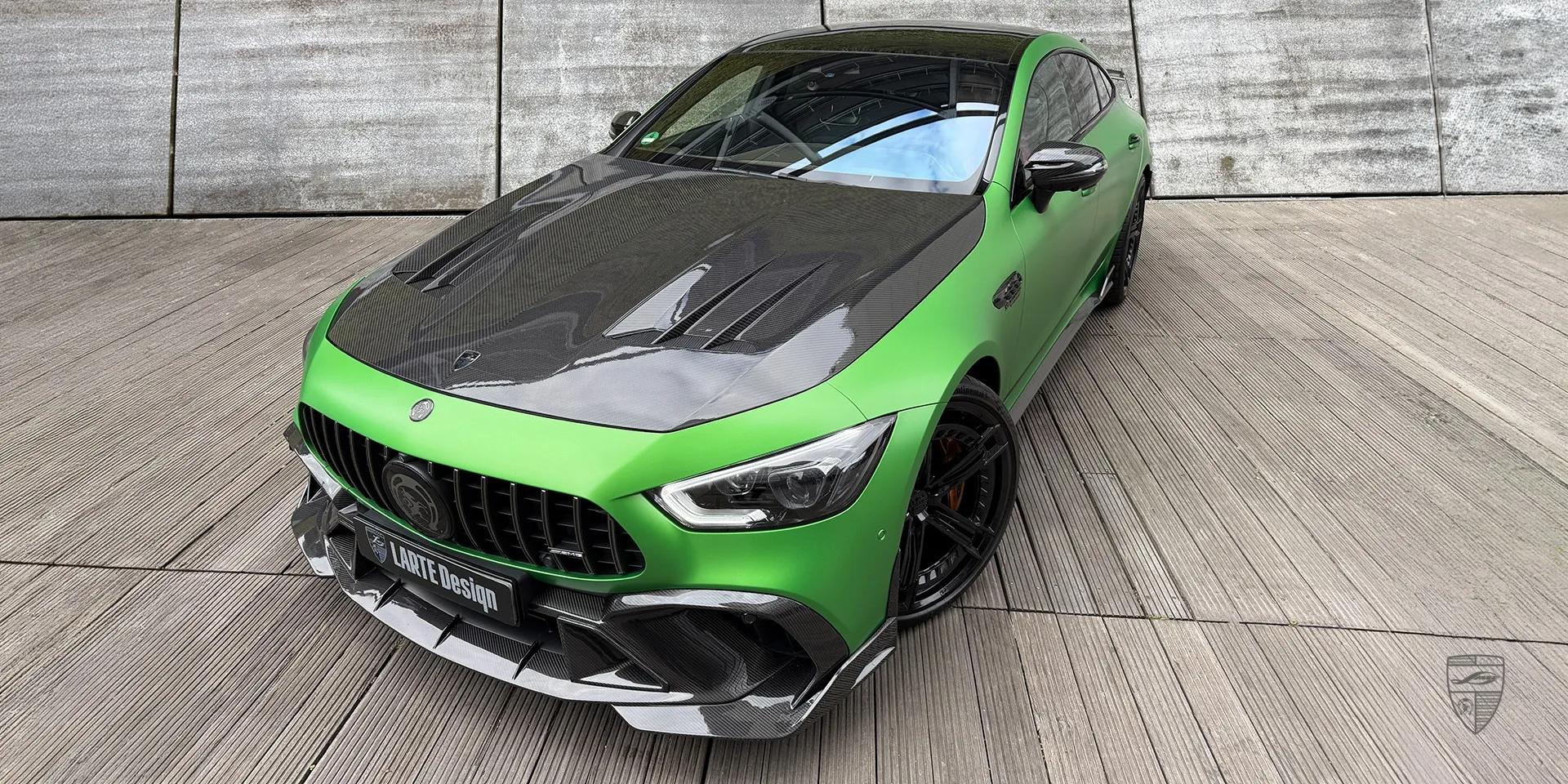Обвес Mercedes GT 63 AMG — общий вид, подчёркивающий полное обновление стиля