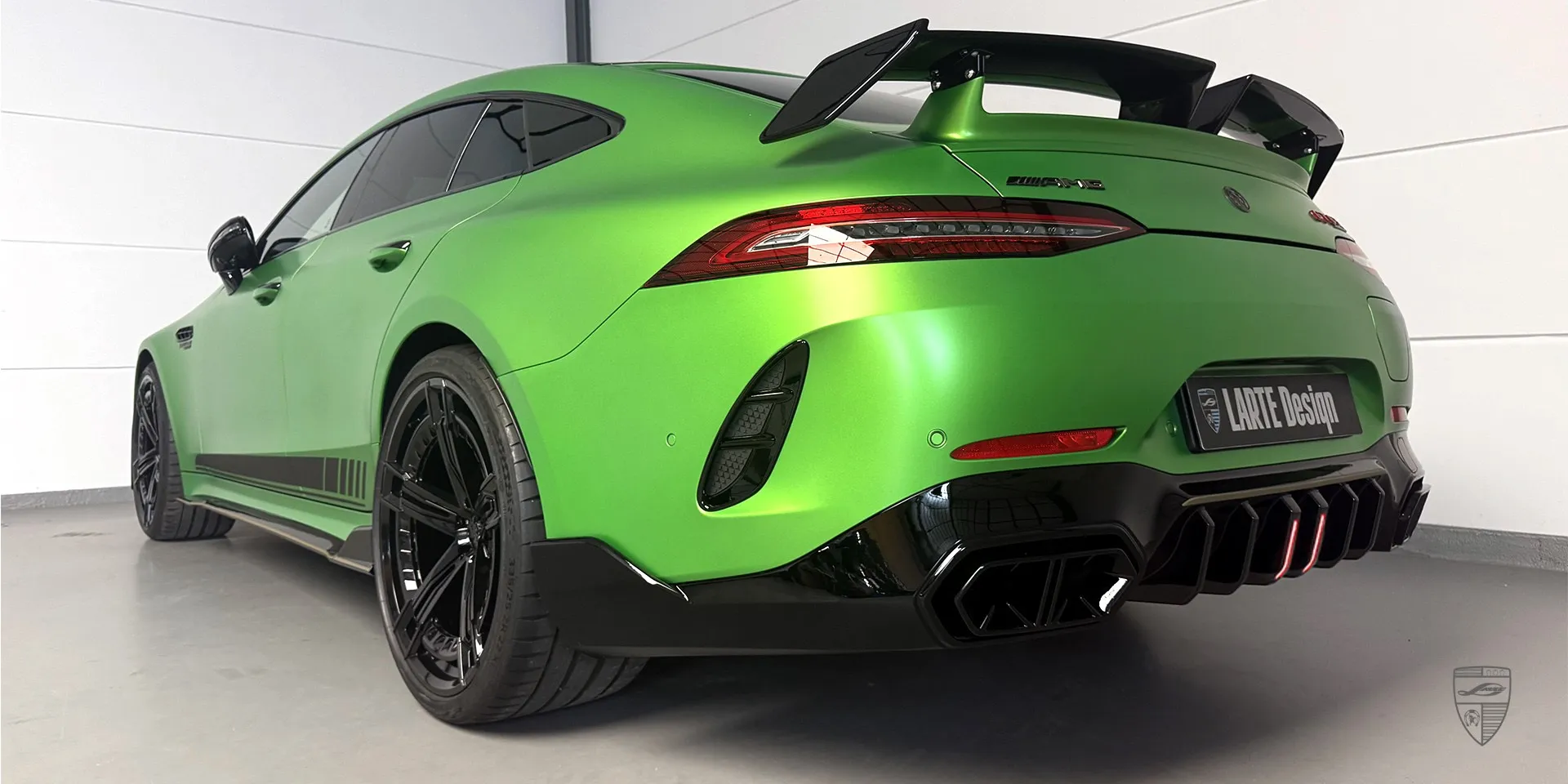 Green Hell AMG GT 63s X290 с агрессивным фейслифтом 2026 Mercedes AMG GT 63s X290 в цвете Green Hell с тюнингом и агрессивным обликом
