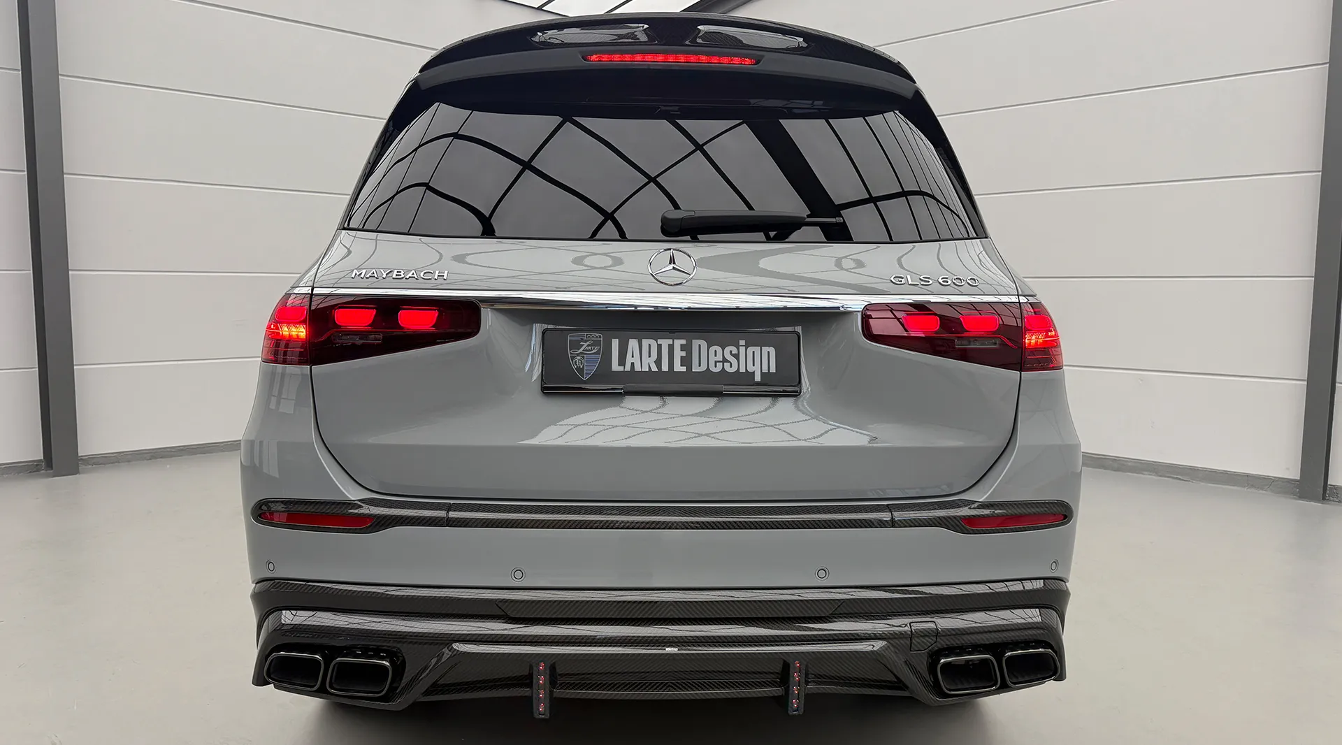 Задний профиль Mercedes Maybach GLS 600 X167 Facelift с кастомным тюнингом