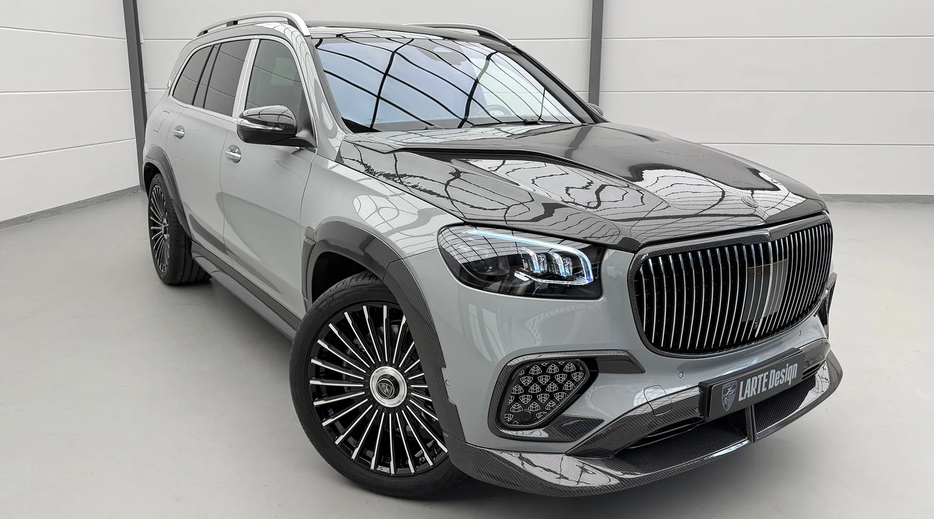 Перед под углом Mercedes Maybach GLS 600 X167 Facelift с кастомным обвесом
