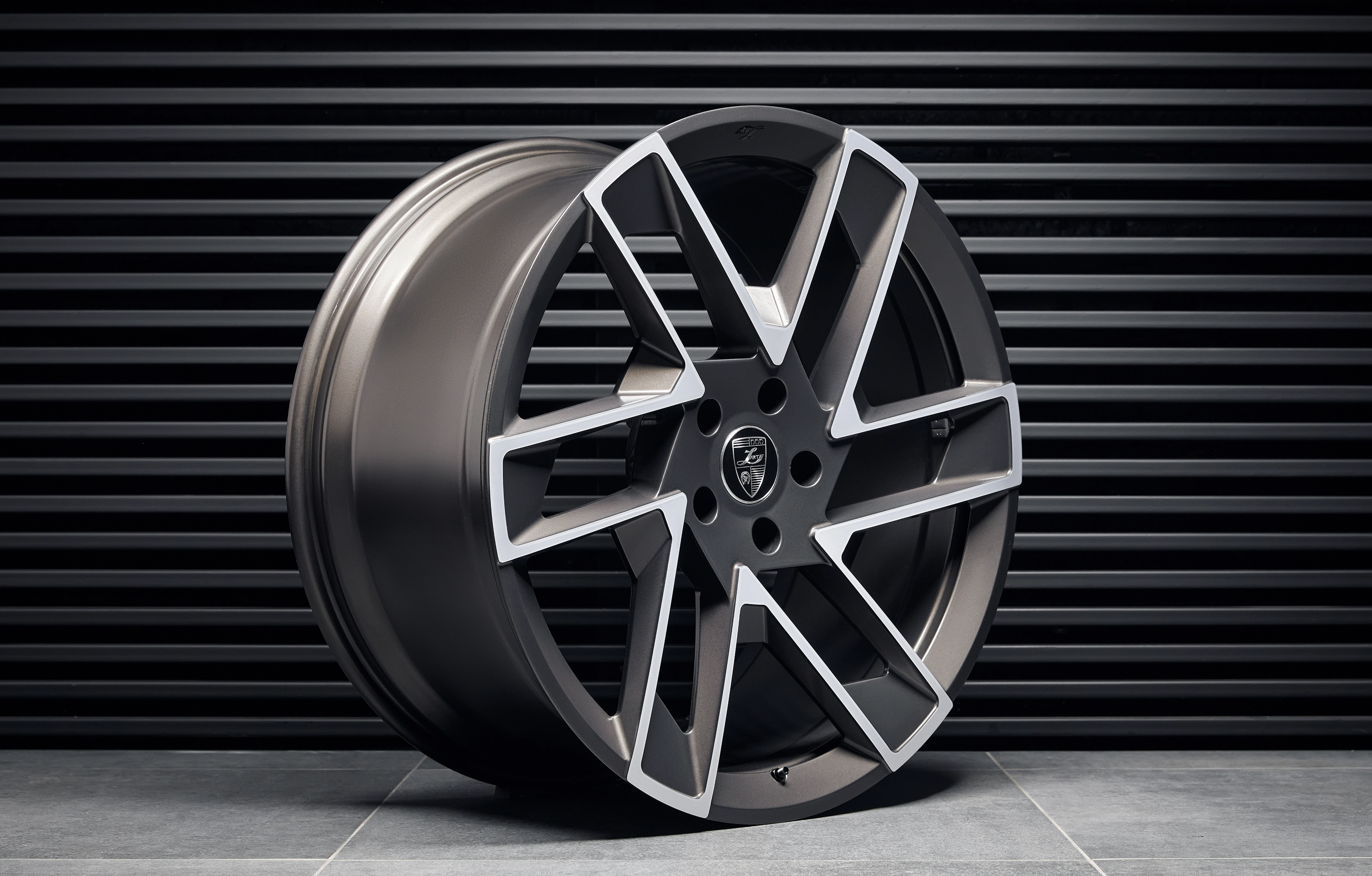 Установка изготовленных на заказ кованых колесных дисков для Mercedes g wagon 23 дюйма